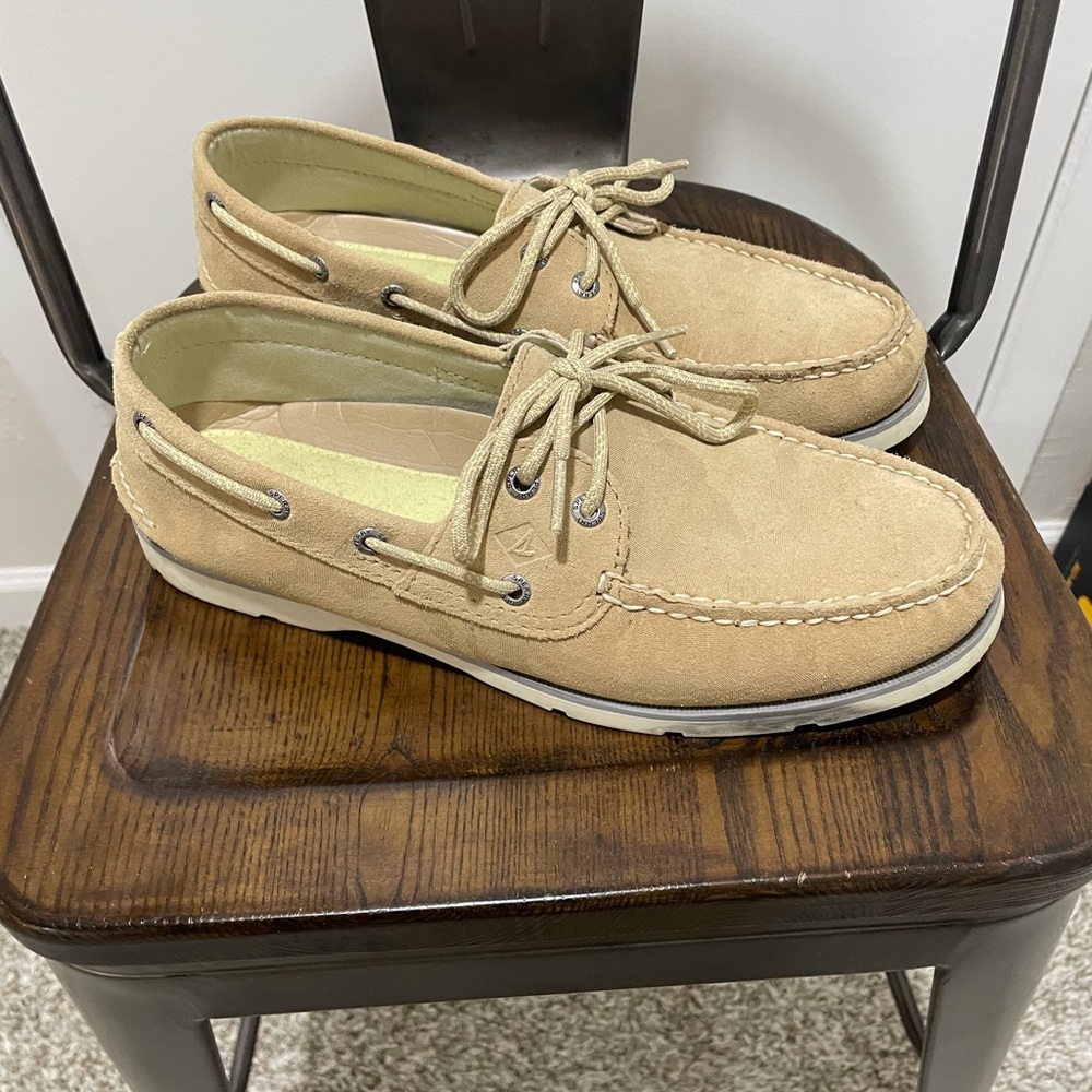 Sperry Men’s Tan Boat Shoes with Moccasin Construction and Rawhide Laces